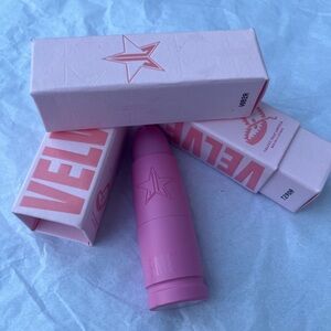2 Jeffree Star Velvet Lipstick in Red Affair and Diet Mannequin.